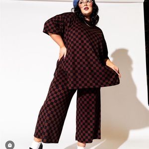 Dressed in lala, top and bottoms size small